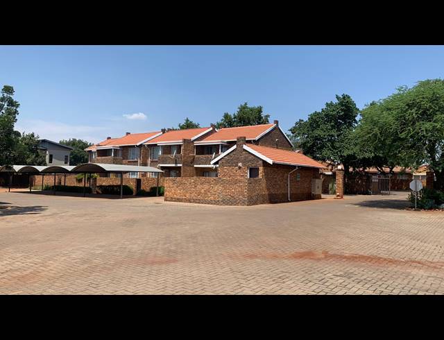 2 BEDROOM SECTIONAL TITLE FOR SALE IN CLARINA